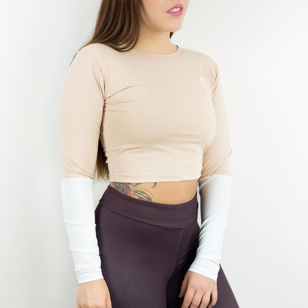 New Onthec medium crop shirt athletic beige